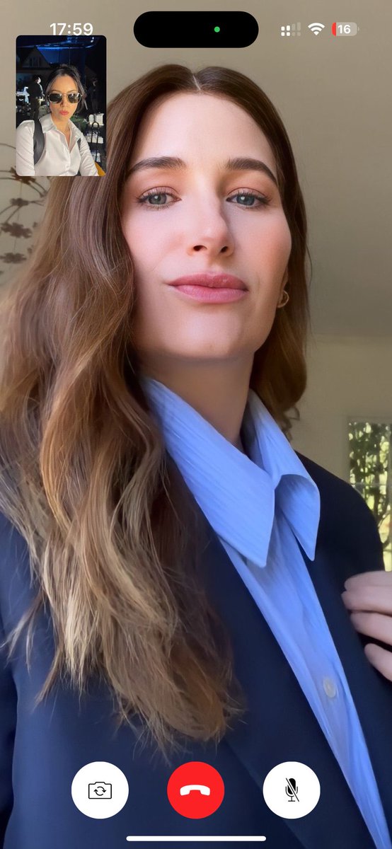 swanharkness's tweet photo. don’t interrupt their facetime daily routine https://t.co/6zihufebBP