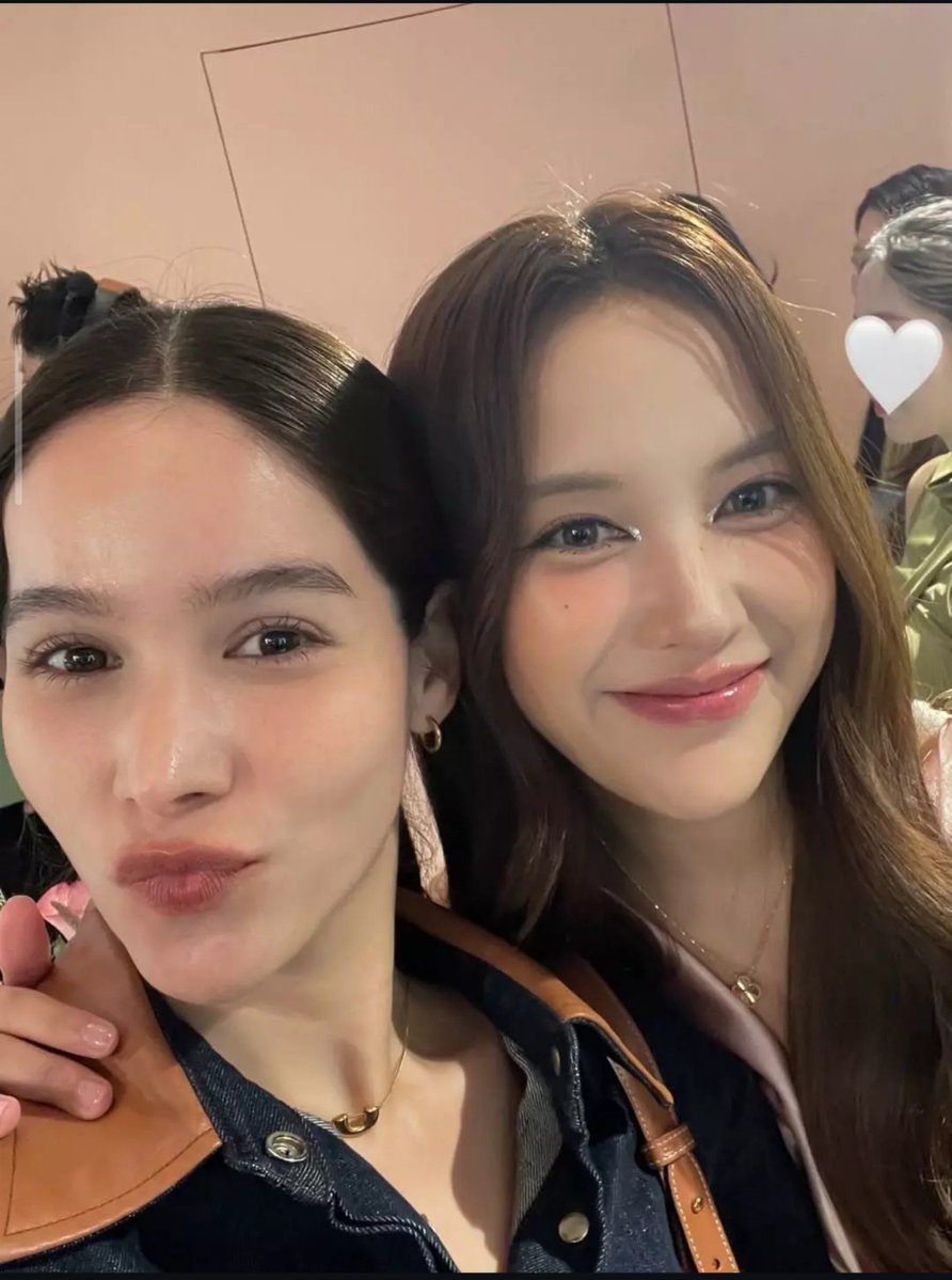 Janet8053763227's tweet photo. Lindas 😍✨🌷
#VCAPerleeTH
#VCAPerlee
#VanCleefArpels
#srchafreen https://t.co/mUcAMsG8Ew