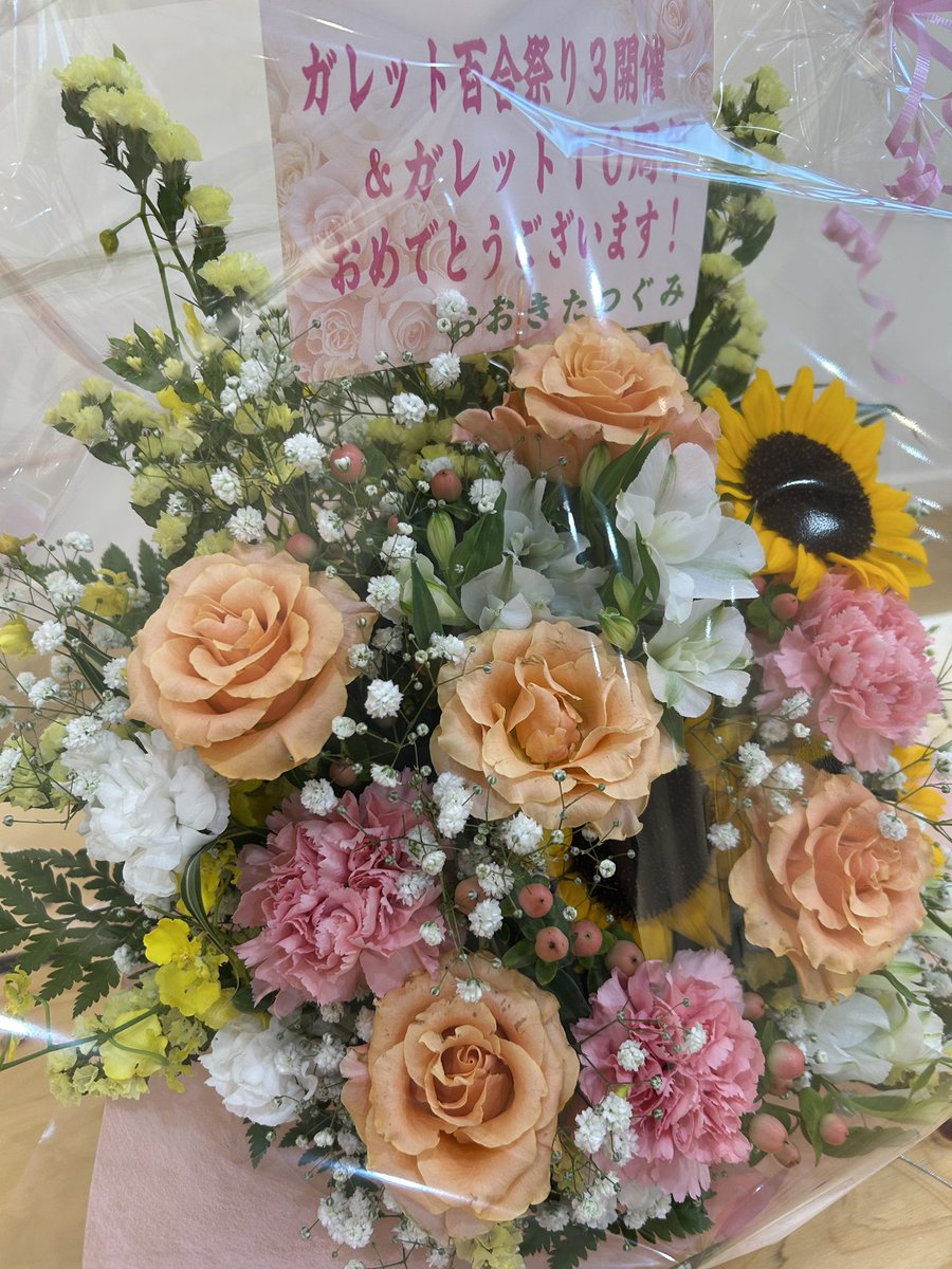 galetteweb's tweet photo. 本日14時〜百合祭り3開催です！
素敵なお花届いてます〜〜！どうもありがとうございます✨️綺麗〜！✨️✨️ https://t.co/yrD2NNwlDS