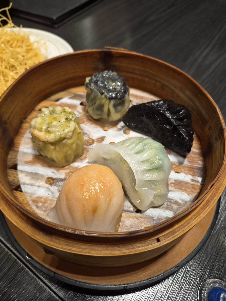 enhypenweverse's tweet photo. [ #제이’s Post ] 261002

#JAY: Simple review after visiting Tian Mi Mi with mom

Variety of flavor and scent, dimsum that made me so happy that I shed tears... (+One cup of Kaoliang liqour☺️)
Ah... This flavor is the reason why I like Chinese food.... 🫠😋

@ENHYPEN_members @ENHYPEN #ENHYPEN #엔하이픈