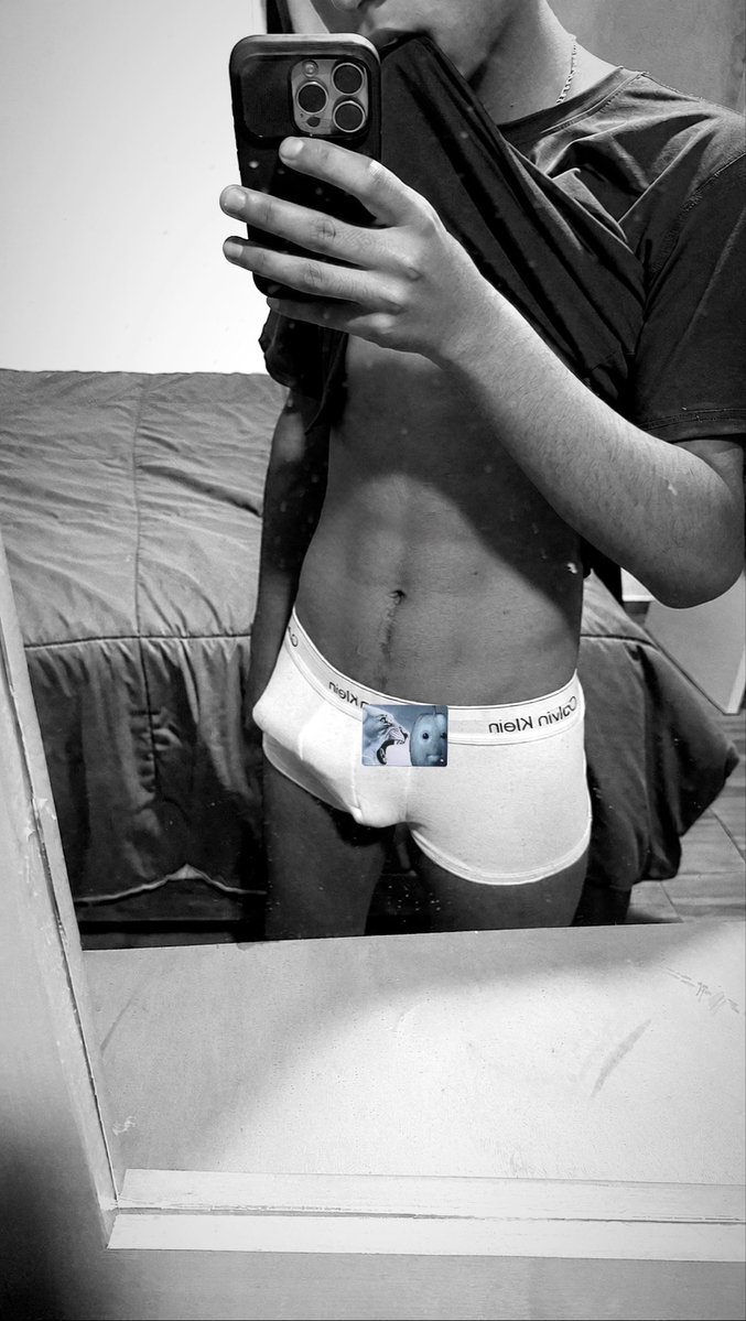 Idkwalvno's tweet photo. Creo que quiere salir a saludar https://t.co/9JQbZdOgow