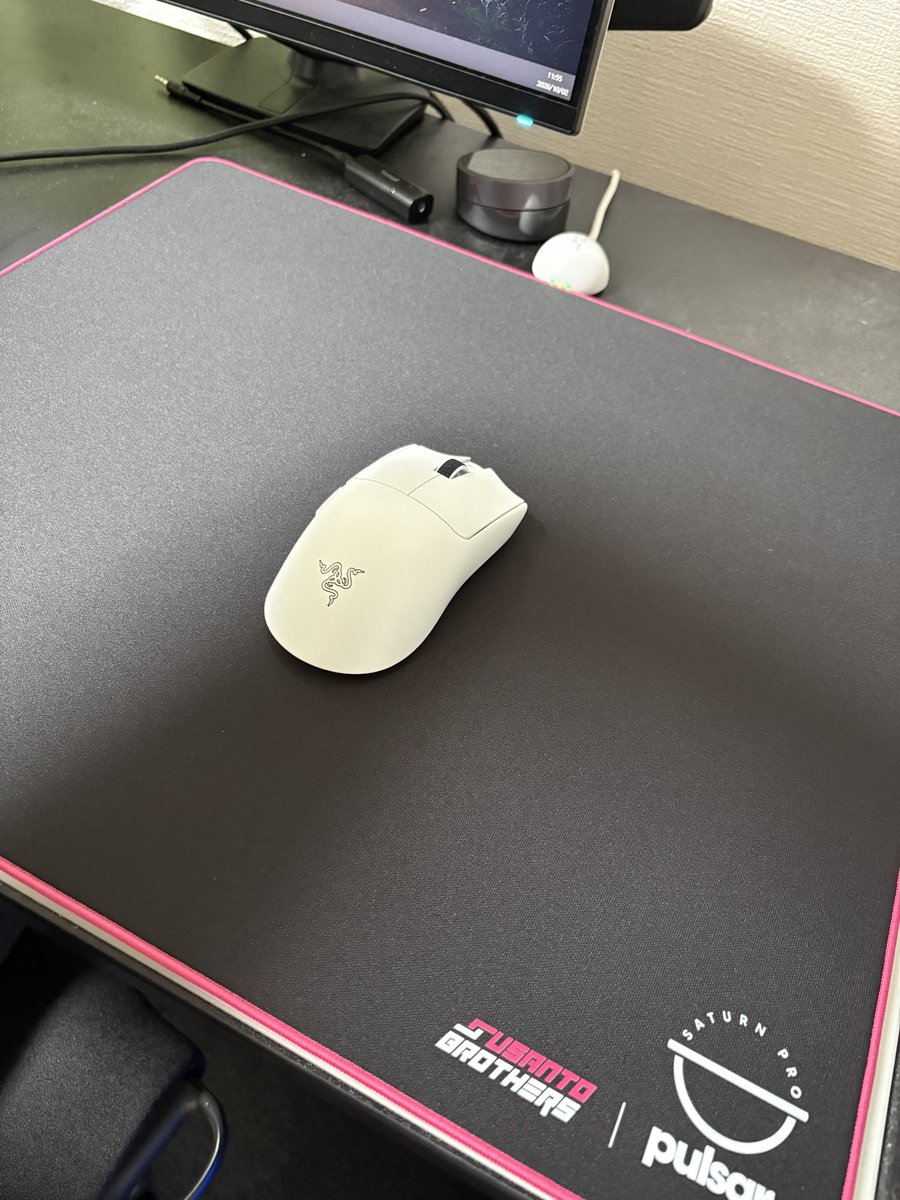 hitomi12_'s tweet photo. めっちゃ久しぶりにマウスパッド新調した https://t.co/ErJsge3GwG