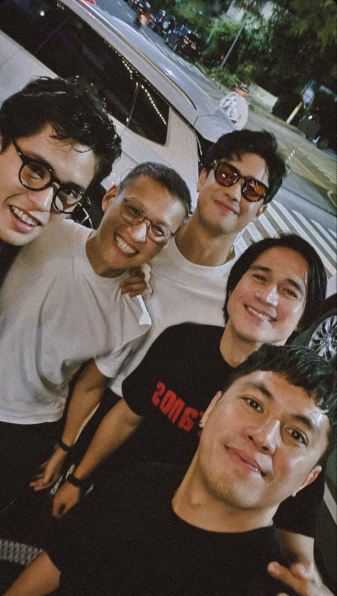 A_itsme__'s tweet photo. The diverse bunch that is Donny’s circle.🤓

#DonnyPangilinan https://t.co/r3vQPmoBUv