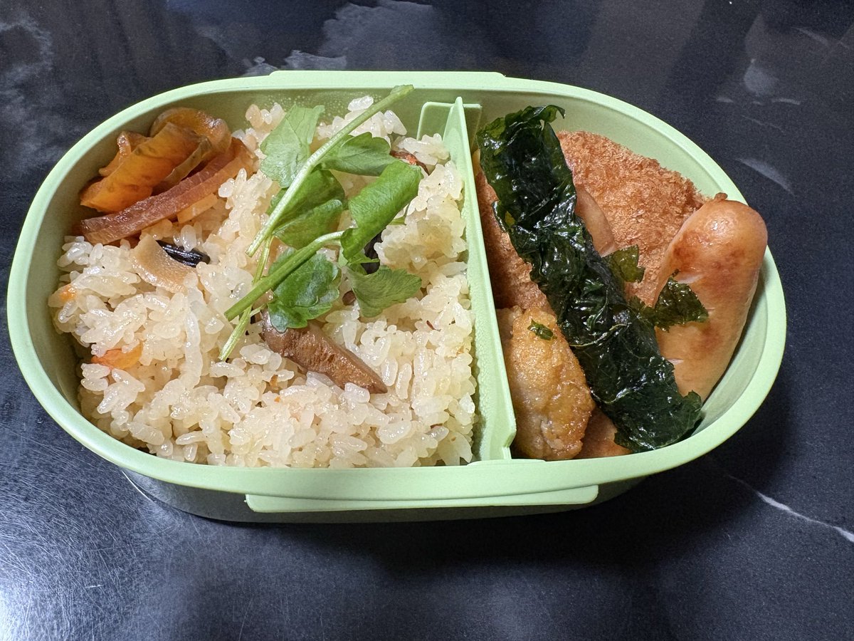Tomo101096908's tweet photo. 今日のお昼のお弁当😊
おしゃれなお弁当🍱 https://t.co/si3a6nD0e0