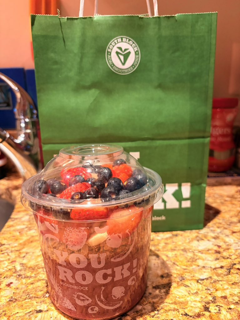 HobanGirl's tweet photo. An impulsive stop at South Block for a Warrior Açaí Bowl… the cherry on my sundae after meandering. Beats what I had planned for dinner 😋 … now back to catch-up. #October1st https://t.co/0KEwR9MEGy