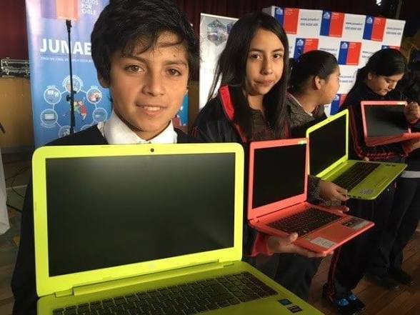 Tendencias_PQ's tweet photo. 💻 "Yo Elijo Mi PC"

Porque Kast LE QUITÓ LOS NOTEBOOKS A LOS ESTUDIANTES DESTACADOS DE SÉPTIMO BASICO. 

Está literalmente ARRUINANDO a los niños CHILENOS. 

El programa entregaba 100.000 notebook al año, y estaba desde 2009.

Disfruta lo votado. https://t.co/LfFDsGsELX