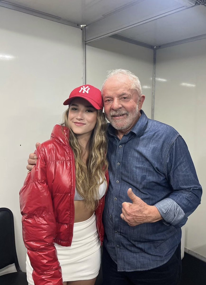DudaWendling's tweet photo. Tropa vocês vão votar no meu vô ? https://t.co/OeoLrSFykY