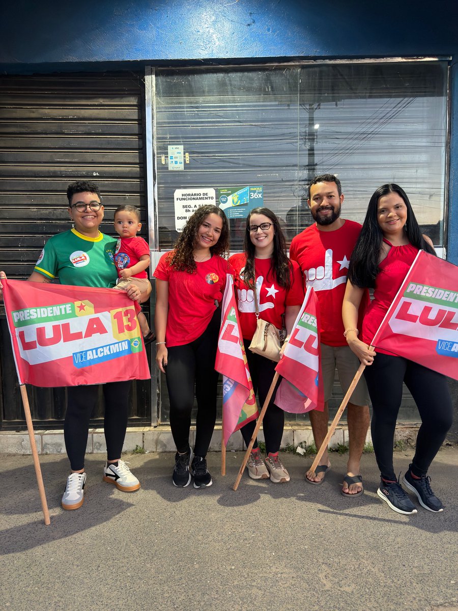 _petrav's tweet photo. Amigos que eu amo e admiro! Domingo é @LulaOficial 13! ♥️🇧🇷✨✊🏻⭐️
#professorescomlula https://t.co/Wa3jGzYjYg