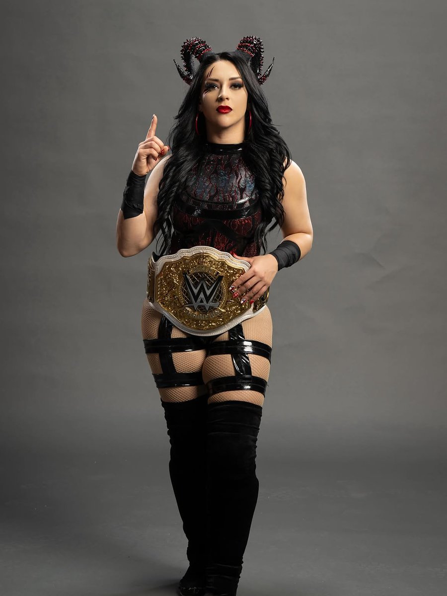 light_exploring's tweet photo. La Primera☝️ wallpaper 💕 

#StephanieVaquer #laprimera #wweraw https://t.co/kpKg2FjxzQ