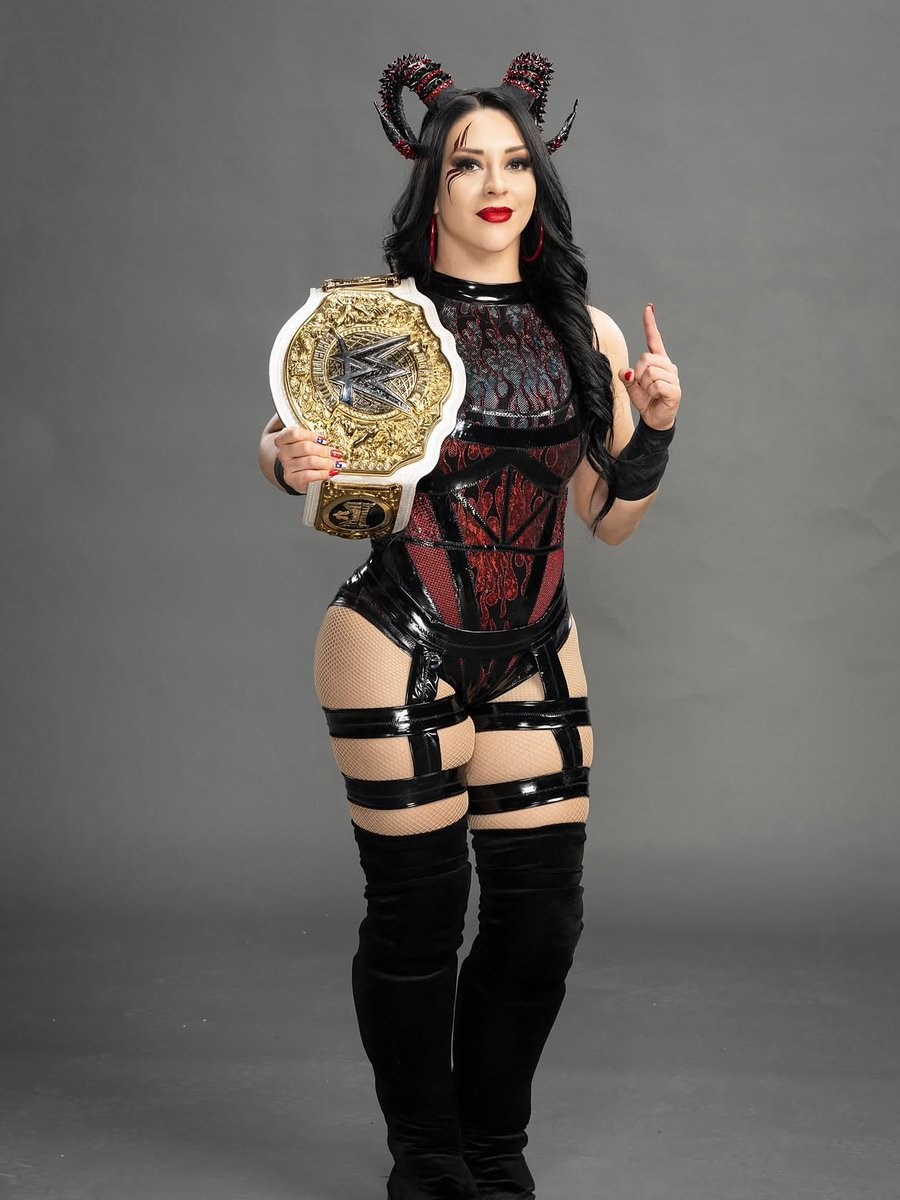 light_exploring's tweet photo. La Primera☝️ wallpaper 💕 

#StephanieVaquer #laprimera #wweraw https://t.co/kpKg2FjxzQ