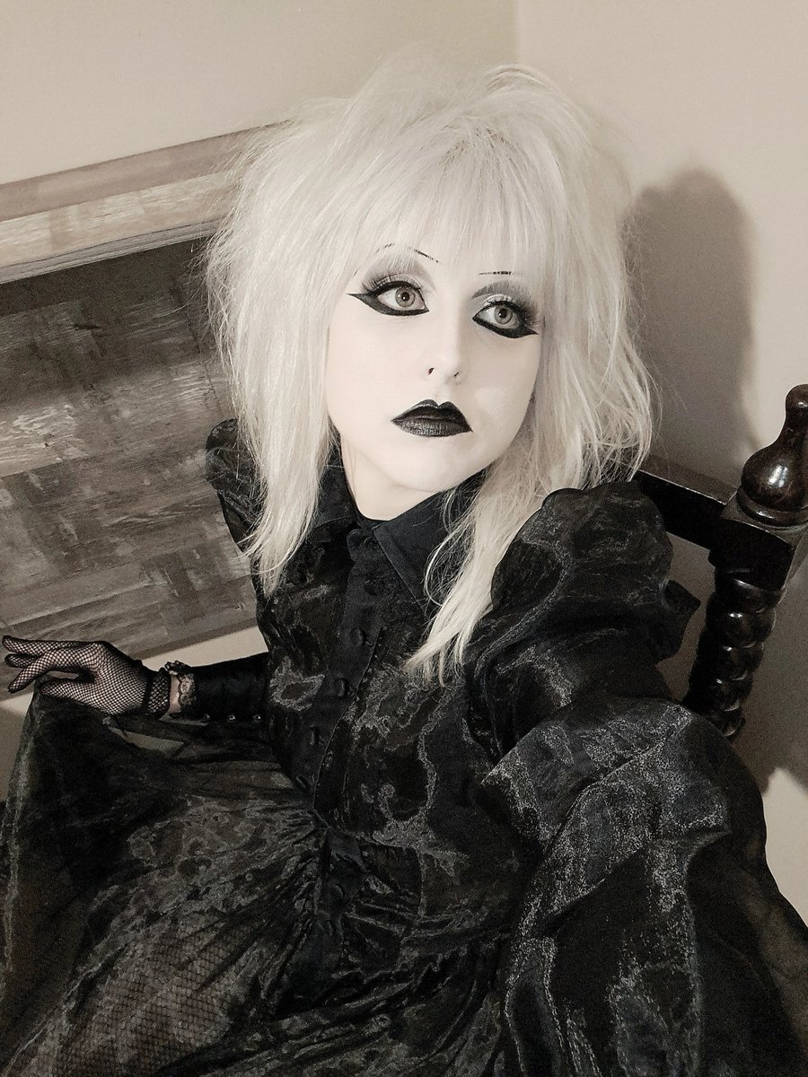 veilofcoffins's tweet photo. Suzi Sabotage https://t.co/JSeMQplWl7