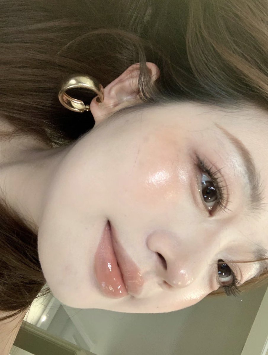 Christi16276792's tweet photo. こういう秋多幸感メイクしたい人は、低彩度ベージュ系リップ使って‼️29ソイラテがガチ可愛い。 https://t.co/LzWmOz0Wxp