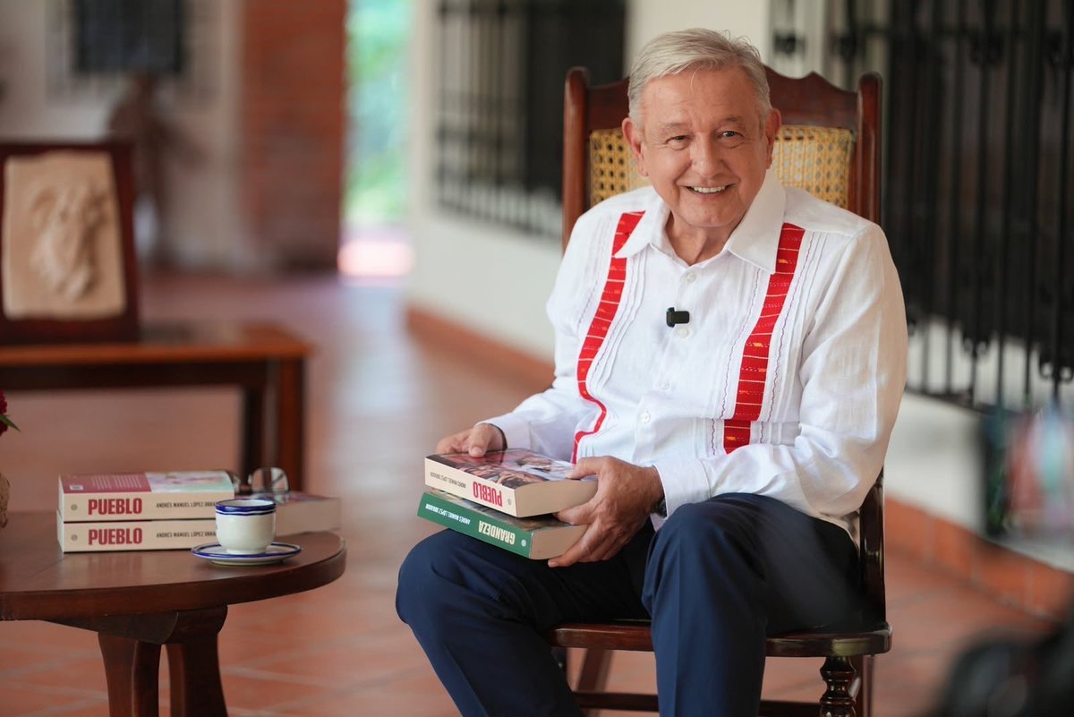 GustavoRocMtz's tweet photo. #ULTIMAHORA
Que entero te ves viejón @lopezobrador_ https://t.co/wyCMa1e1ge
