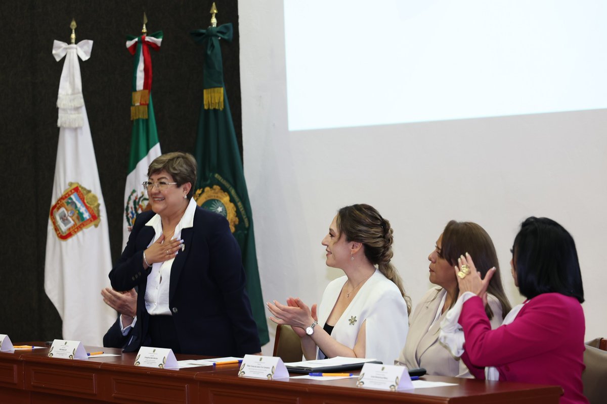ContraloriaGEM's tweet photo. En representación de la Gobernadora Mtra. Delfina Gómez Álvarez, la Secretaria de la Contraloría, Hilda Salazar Gil, participó en el 6° Aniversario del Órgano Interno de Control de la Universidad Autónoma del Estado de México. https://t.co/TNG4KPY2QM