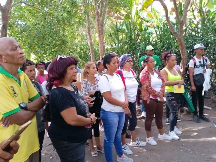 ValierRami9461's tweet photo. Intercambian las máximas autoridades del Partido,el Gobierno y las organizaciones políticas y de masas con la población de la comunidad en transformación:13 de Agosto,,el cumplimento de las transformaciones económicas y sociales fueron en centro del debate.
#SantiagodeCuba, https://t.co/Wjl4e54uh3