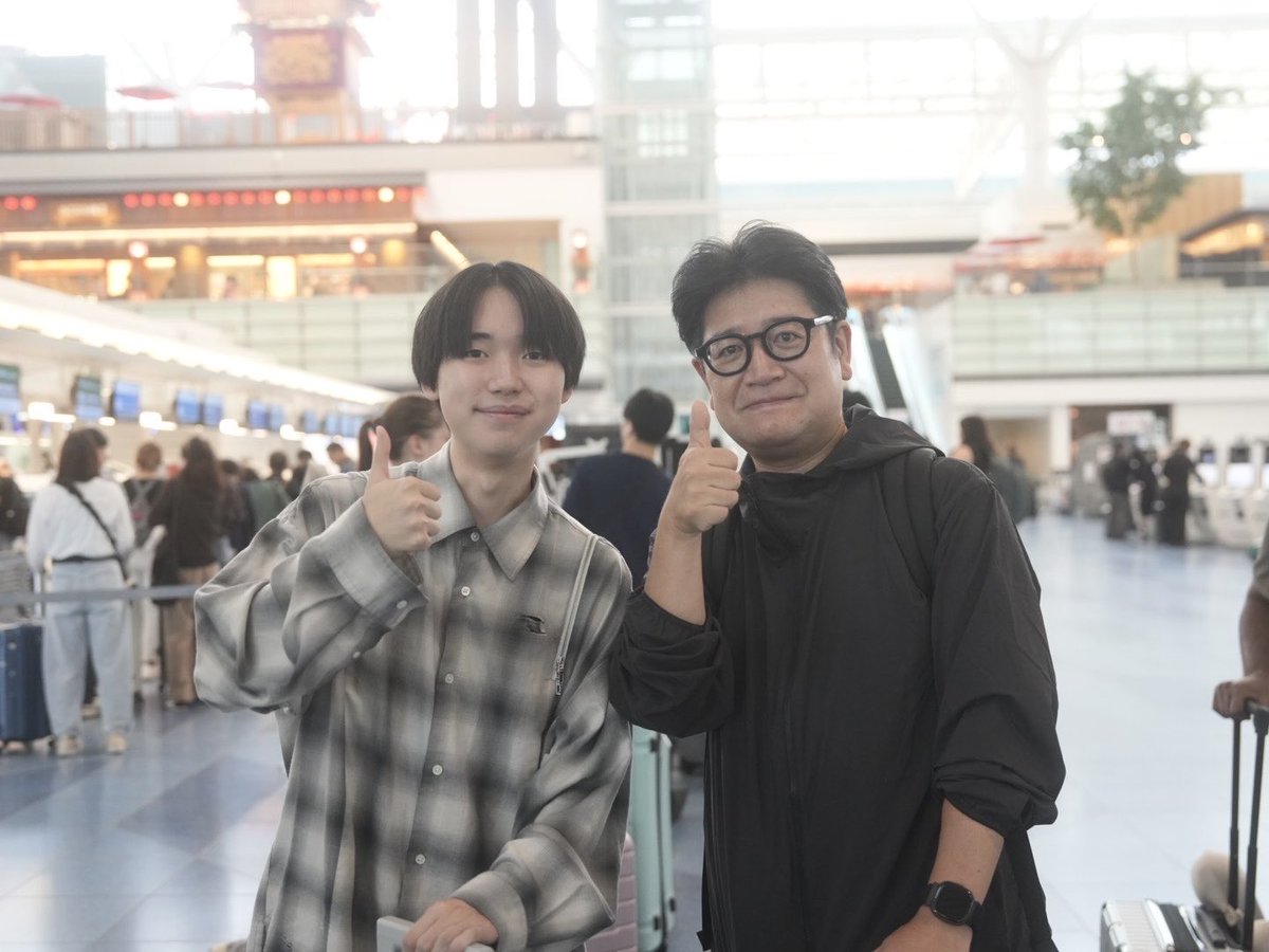 ponycan_anime's tweet photo. 𓂃𓈒𓏸

To You in the Beyond

Director Junichi Wada & Hiiro Ishibashi, the voice of Kazuki Tsukigase, 
meet up at Haneda Airport! ✈️

Director Wada-san is heading to #TIAF in Taiwan 🇹🇼
Hiiro Ishibashi-san is off to #JAMNIMEMATSURI2026 in Bangkok 🇹🇭

Bringing #ToYouintheBeyond to fans in Taiwan and Thailand! ✨
@dokokimi_movie