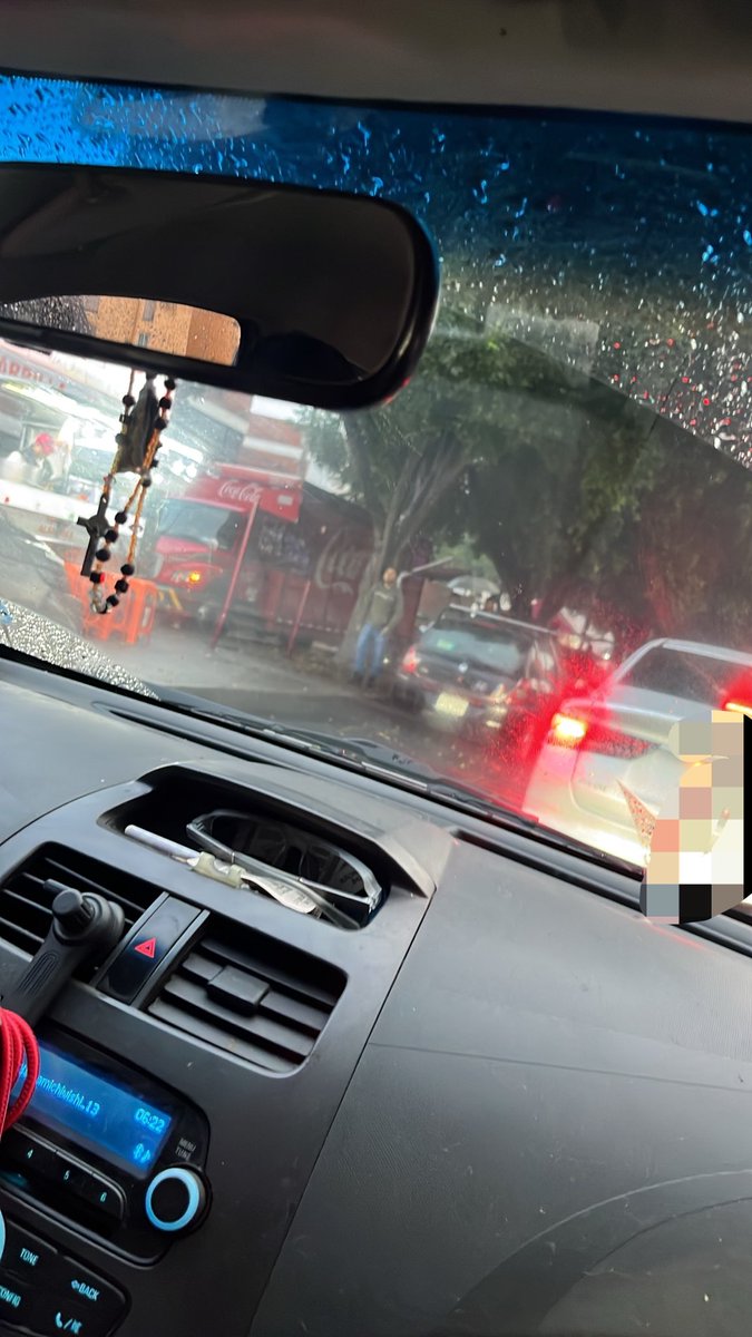 YveGa_MX's tweet photo. @trafico889 circulación completamente detenida sobre calle Resina, en ambas direcciones. @IztacalcoAl https://t.co/WST9OAiI5U