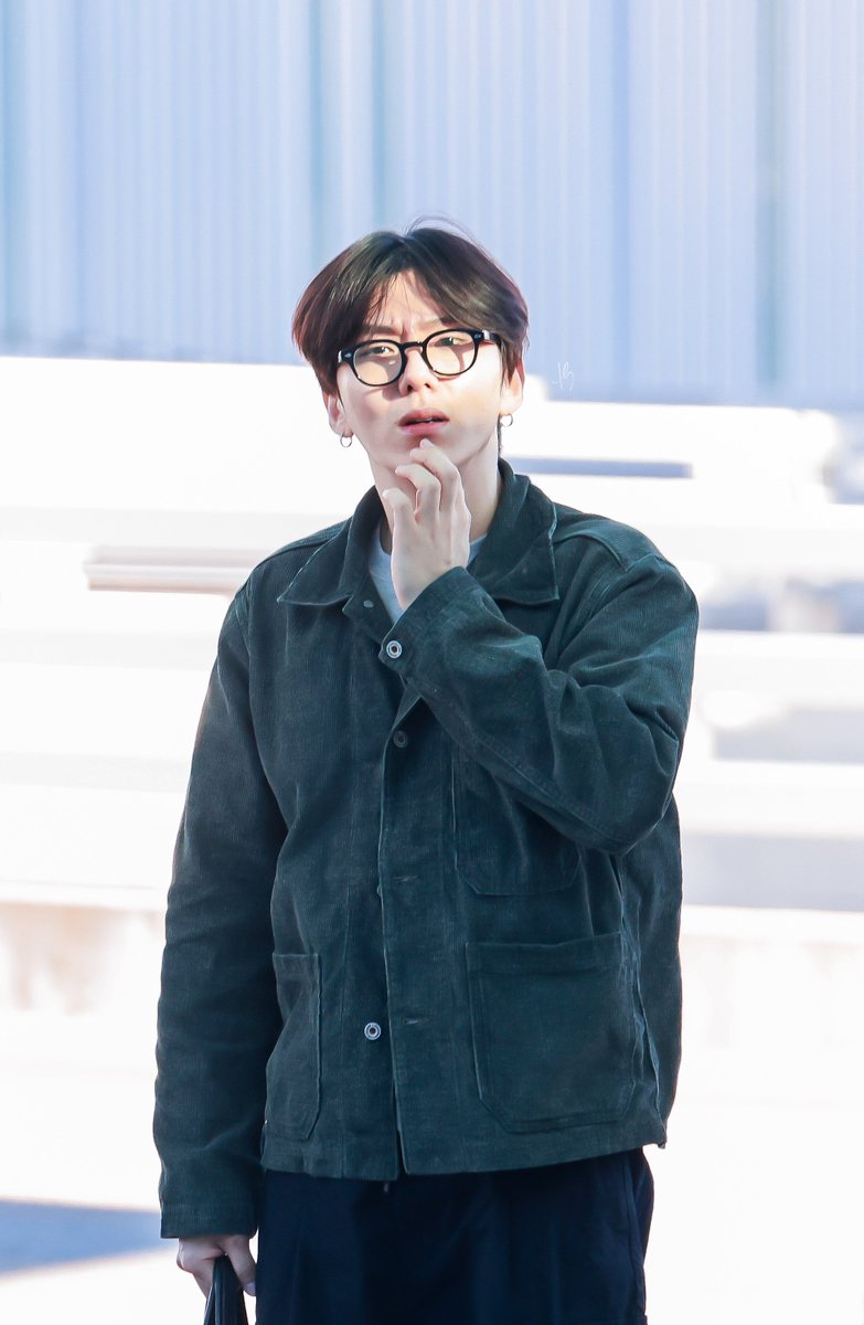 HWAI_SHOW's tweet photo. 261002 인천출국
오늘 다른 아이돌분들도 패션위크가서 타팬들도 많았는데 팬들많으니깐 어리둥절한 기현잌ㅋㅋㅋㅋ 
#민혁 #기현 #주헌 #몬스타엑스 #MONSTA_X #MONSTAX https://t.co/DWDSSOZcWZ