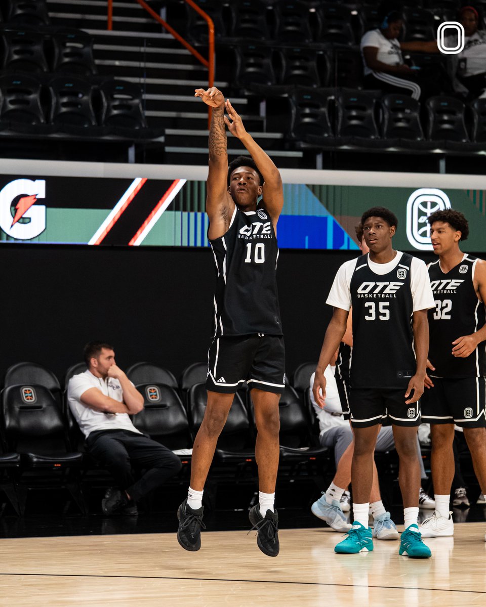 rodgerbohn's tweet photo. 6'4 Jalen Taggart of Hellstar / @TheCityRocks turned heads in front of NBA scouts at OTE Pro Day as gritty SG who was great getting downhill,really competed on both ends,and kept you honest with three point shots.Stock riser.
More #OTE on @Ballislife
https://t.co/suczgyoqzx https://t.co/pyVF1wvkHt