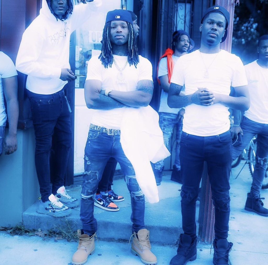 Bobbysleem's tweet photo. A rare look at the O'Block circle. King Von 🕊️ and Muwop 🔒 together before everything changed.

The drill era definition of loyalty and tragedy captured in one single frame. 💯 Real Chiraq history. https://t.co/wjnRVz7Cag