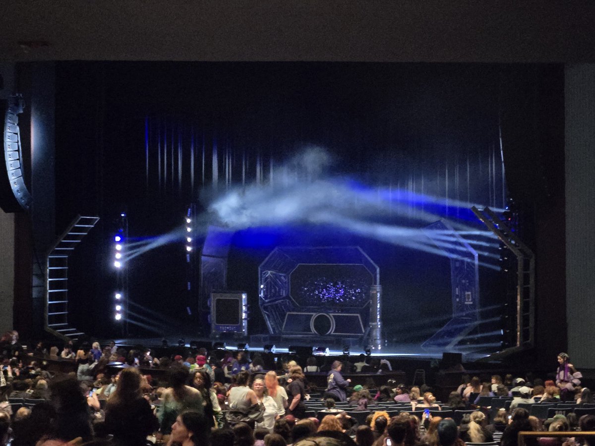 paintbrand's tweet photo. Rock hard at the rosemont theater https://t.co/jtWoH1qzj4