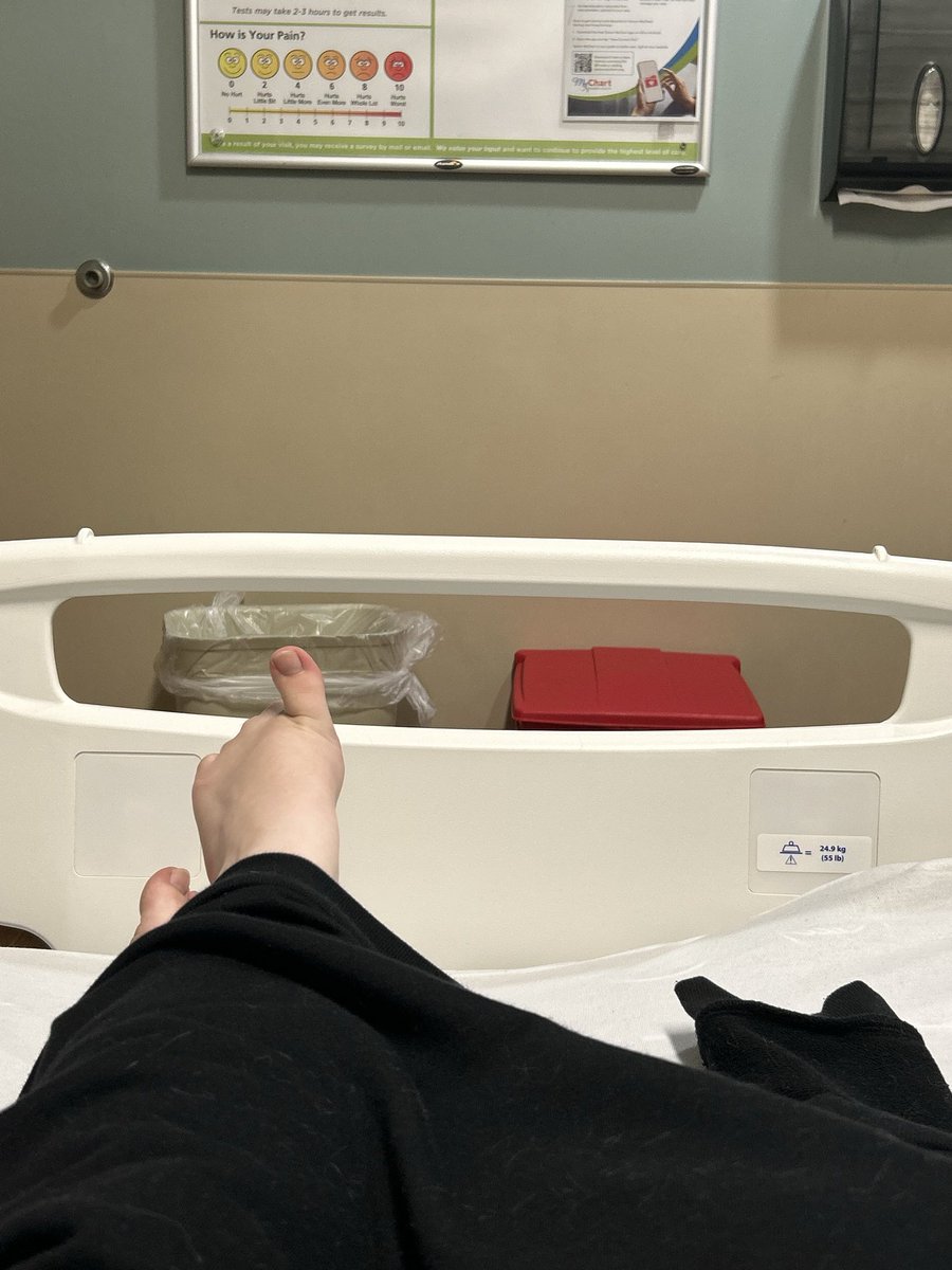 katkurusu's tweet photo. #AtTheHospital #CarAccident #TBoned #TotaledMyTruck #FuckMyLife https://t.co/XJL8By2InO