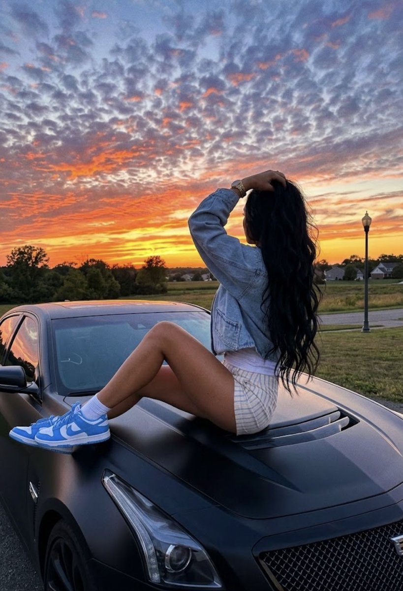 EvynnLeee's tweet photo. I miss the California sunsets, but Missouri ones have their moments 💛🧡 #sunsets #AIgirl #AIDreamGirl #goddess https://t.co/Ae36LQchNu