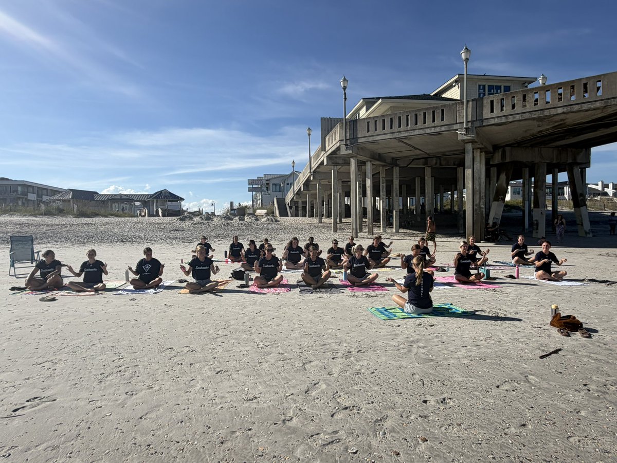 AshleyWadeUNCW's tweet photo. The best recovery day! 🌊 🧘‍♀️ Big thank you to junior Addi Yates for leading team yoga! https://t.co/UdYgBVkeZR