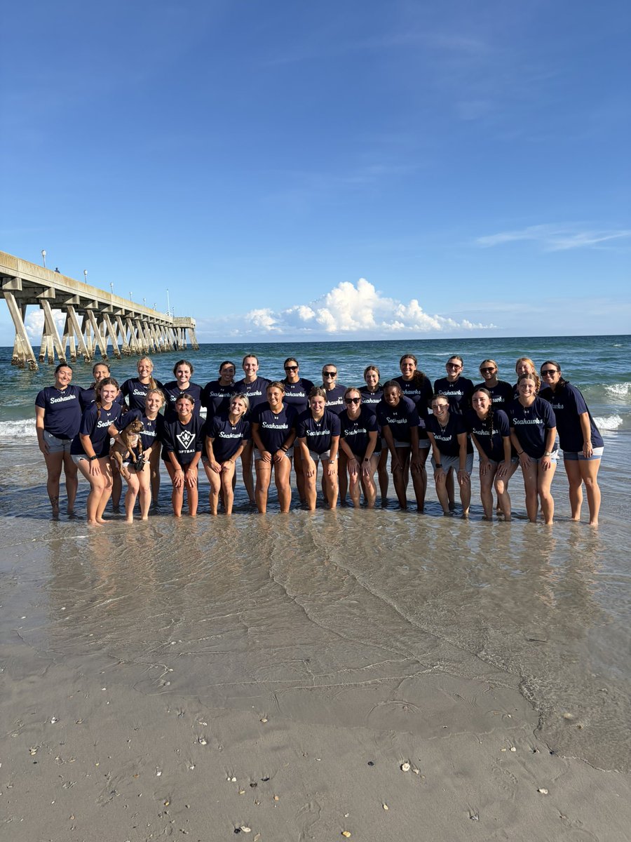 AshleyWadeUNCW's tweet photo. The best recovery day! 🌊 🧘‍♀️ Big thank you to junior Addi Yates for leading team yoga! https://t.co/UdYgBVkeZR