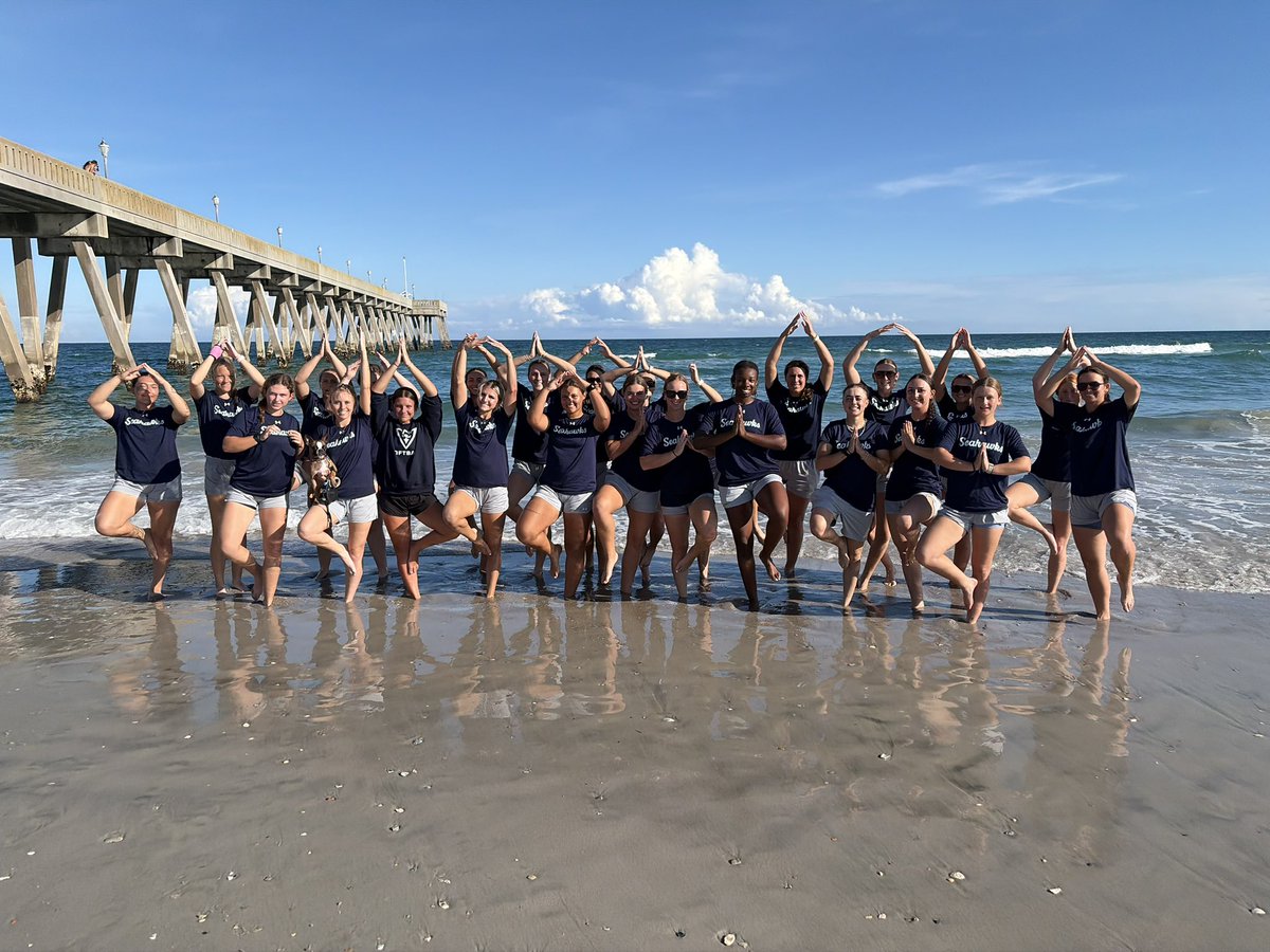 AshleyWadeUNCW's tweet photo. The best recovery day! 🌊 🧘‍♀️ Big thank you to junior Addi Yates for leading team yoga! https://t.co/UdYgBVkeZR