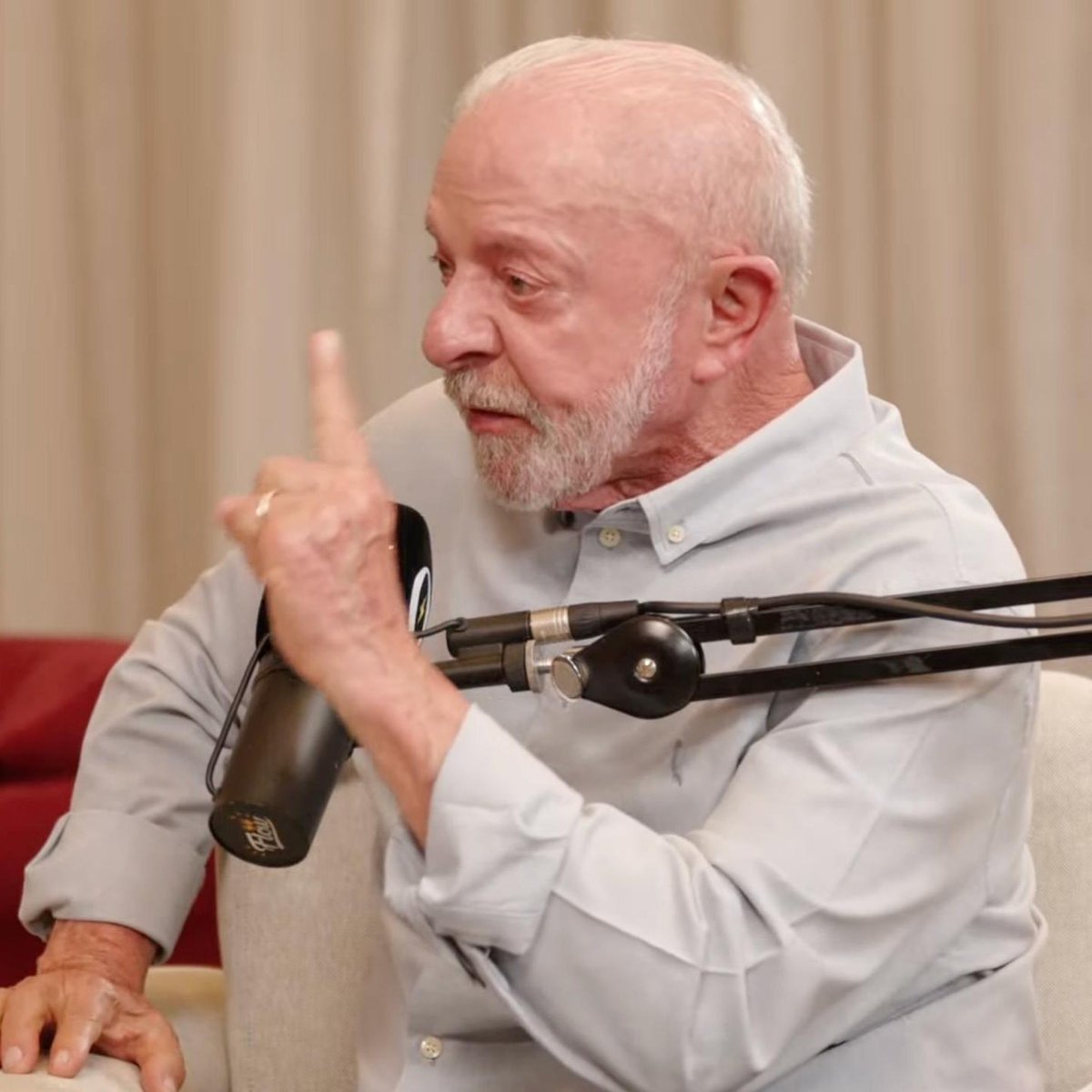poptime's tweet photo. Lula segue EXPONDO fatos sobre Flávio Bolsonaro: 

“Um senador que tem coragem de assinar uma petição defendendo um assassino de uma criança de 5 anos de idade, uma relação amorosa com Vorcaro… Um cara desse querendo ser Presidente da República?” https://t.co/cb5RniUaMb