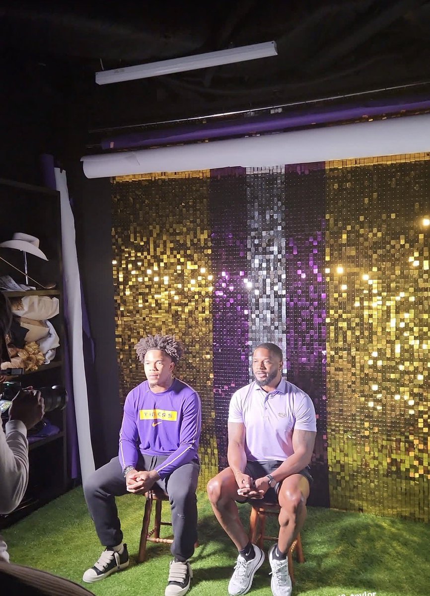 Brandon18Taylor's tweet photo. The Past &amp; The Present #LSU#DBU🔥 https://t.co/Rr9loiiUgp