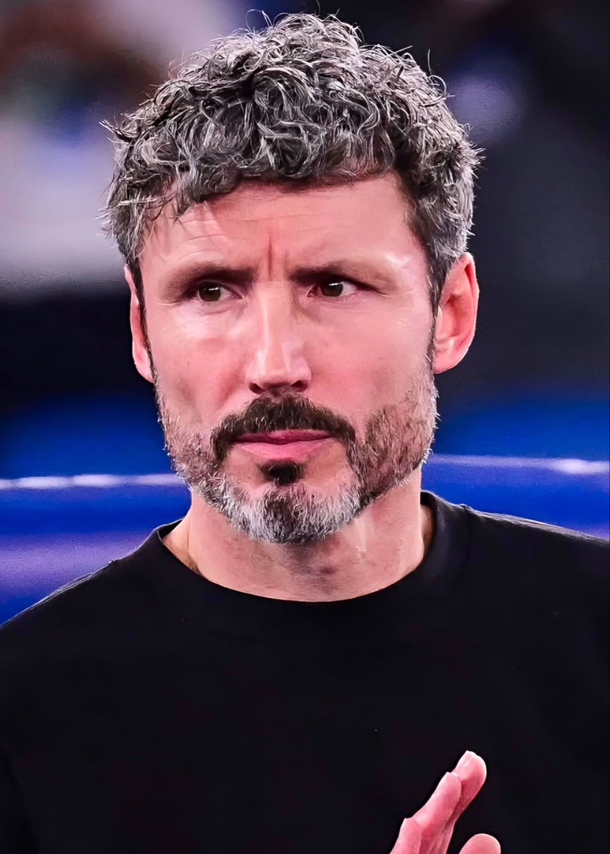 PolymarketSport's tweet photo. 🚨Belgium manager Mark van Bommel on Jorge Jesus promising Ronaldo minutes: 

“If you make a promise like that, you have to keep it. I've never promised a player that he would play, because you never know what might happen.” https://t.co/uAgWBJ9AiM