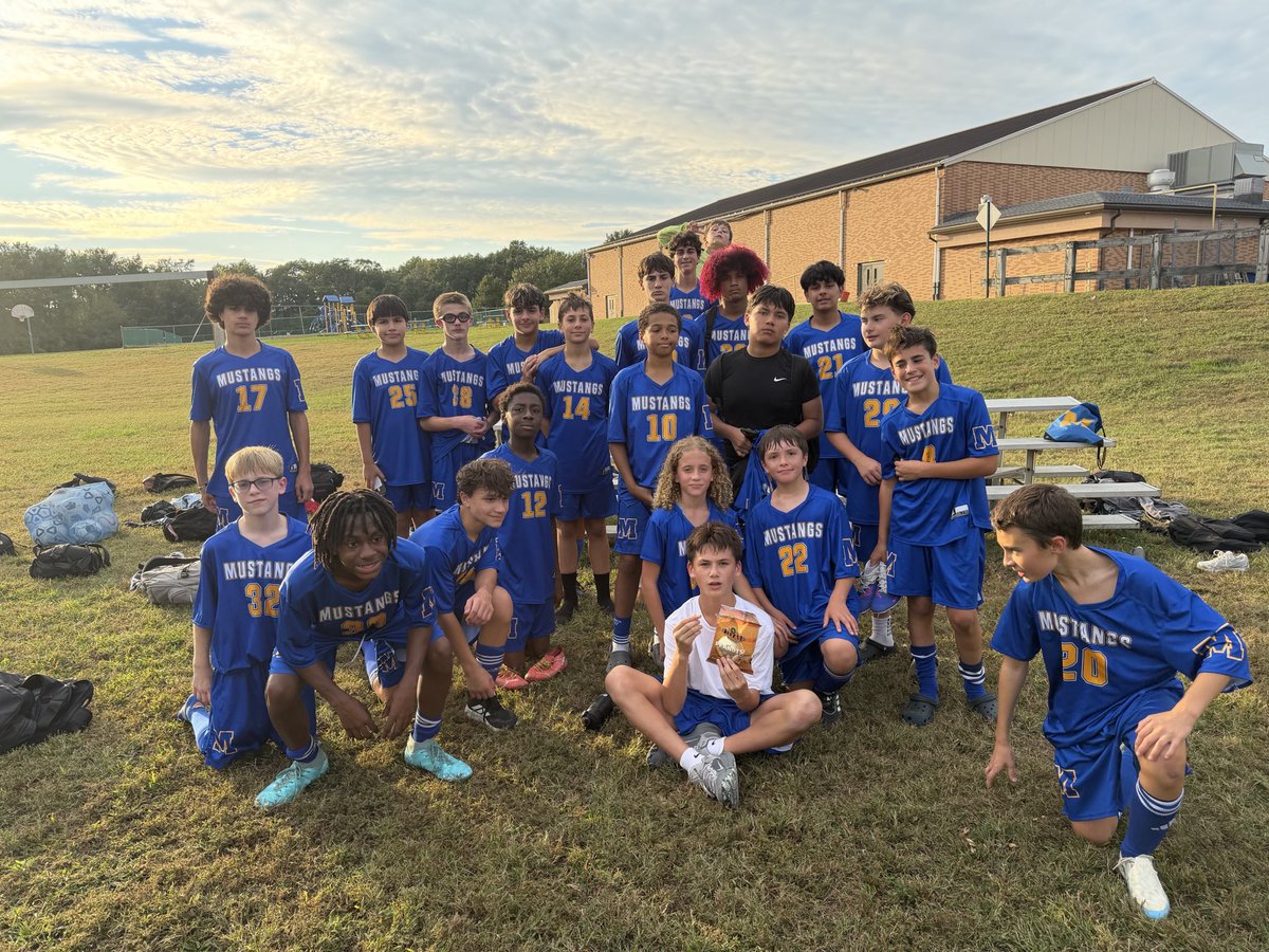 Coach_RMunoz's tweet photo. It was great to support our MS Boys program today. Proud of these boys and the hard work they put in. Well done on the win today! Proud to be part of the Hawks family. 🦅⚽️@MTSD_DPedroza @MTHS_Sports https://t.co/nAeCSBUj9a
