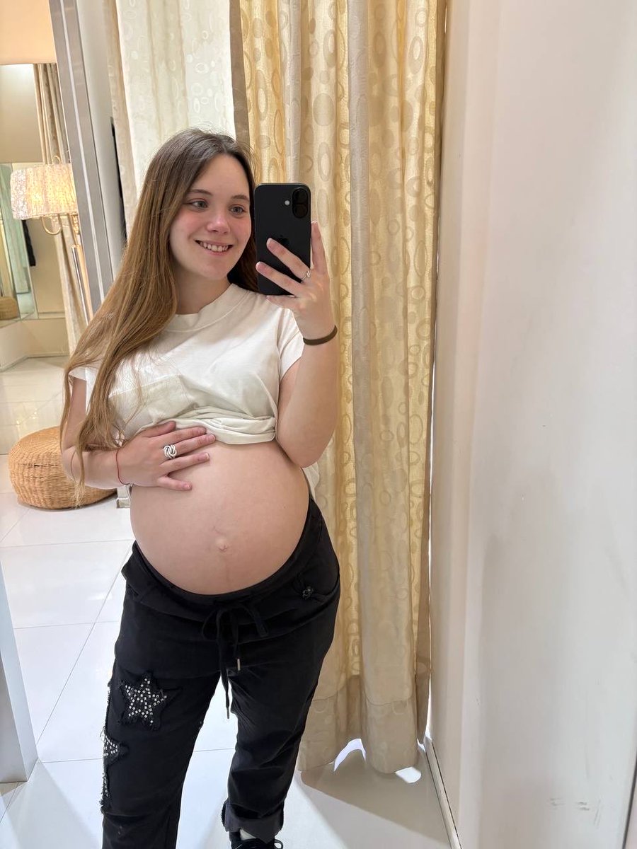 muffinshailey's tweet photo. Are pregnant bellies beautiful? https://t.co/hyIhbnpKRU
