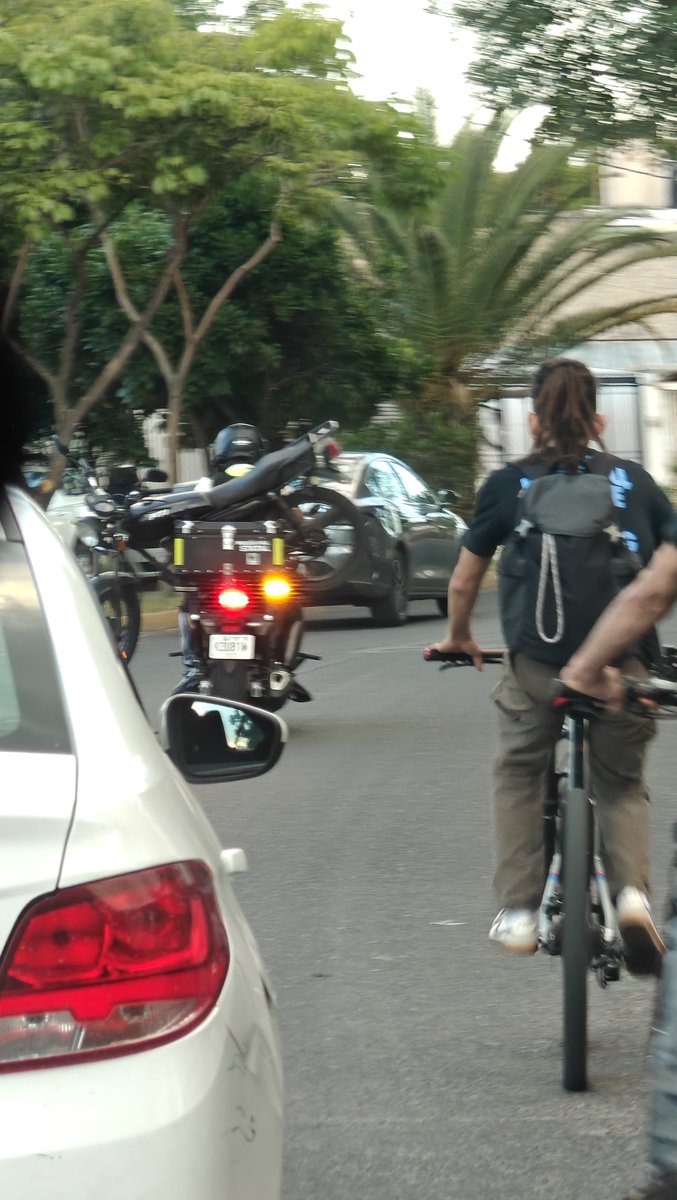 aradilla's tweet photo. @Trafico_ZMG nueva modalidad de decomiso 😳 ERI-155 circulando en estos momentos por Av. De los Maestros https://t.co/CFFkqO4zFO