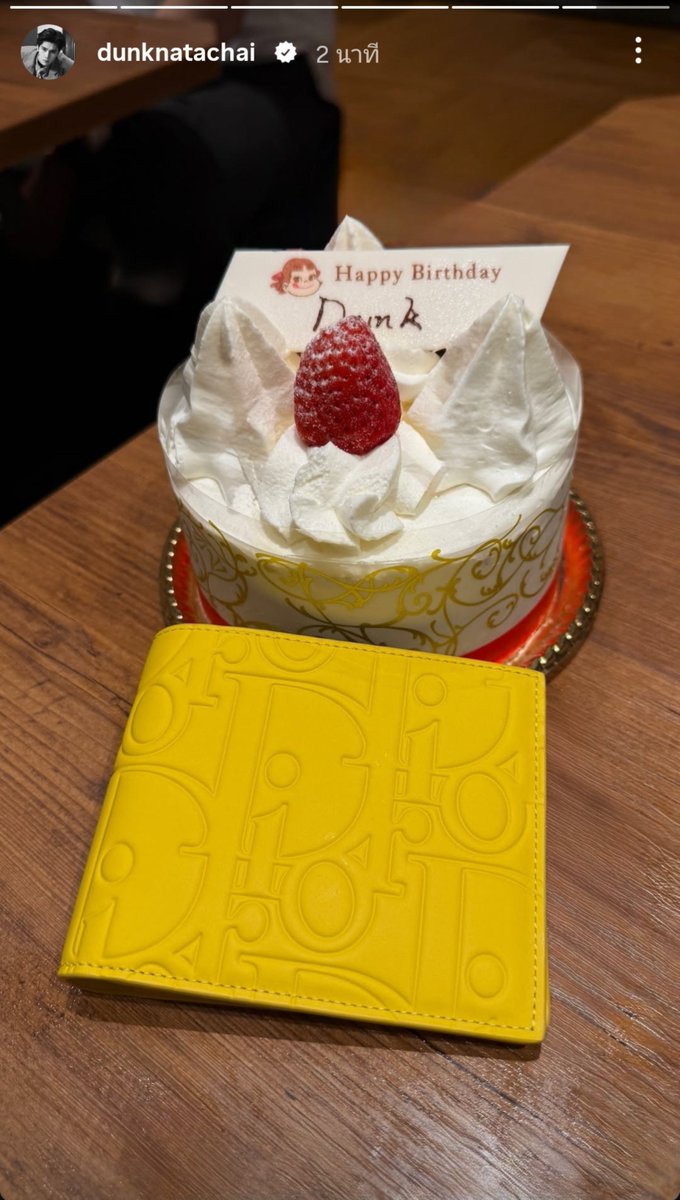 dn_jchen's tweet photo. พวงกุญแจห้อยกระเป๋า Dior ,กระเป๋าตัง Dior  ไอเท็มคู่สินะ ตั้งใจเลือกสีให้เหมือนใจดีด้วยใช่มั้ย 🌻 https://t.co/feFwfJjXKm