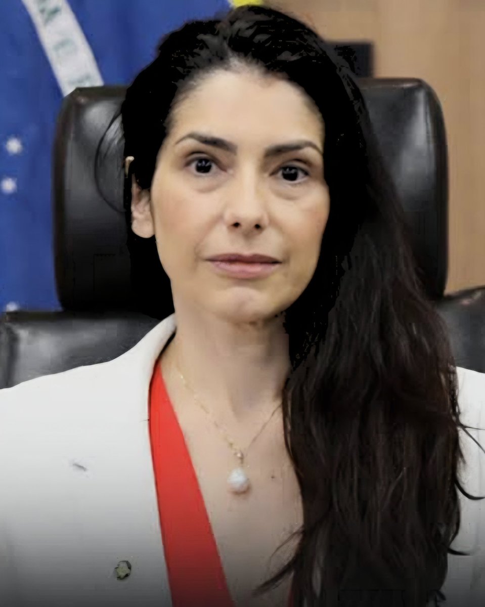 TumultoBR's tweet photo. Estela Aranha, ministra do TSE, indicada por lula, tomou decisões absurda que fizeram a Flávio Bolsonaro e, posteriormente a Globo, desistirem do debate.
Golpe em curso? https://t.co/I1kFCeOuo1