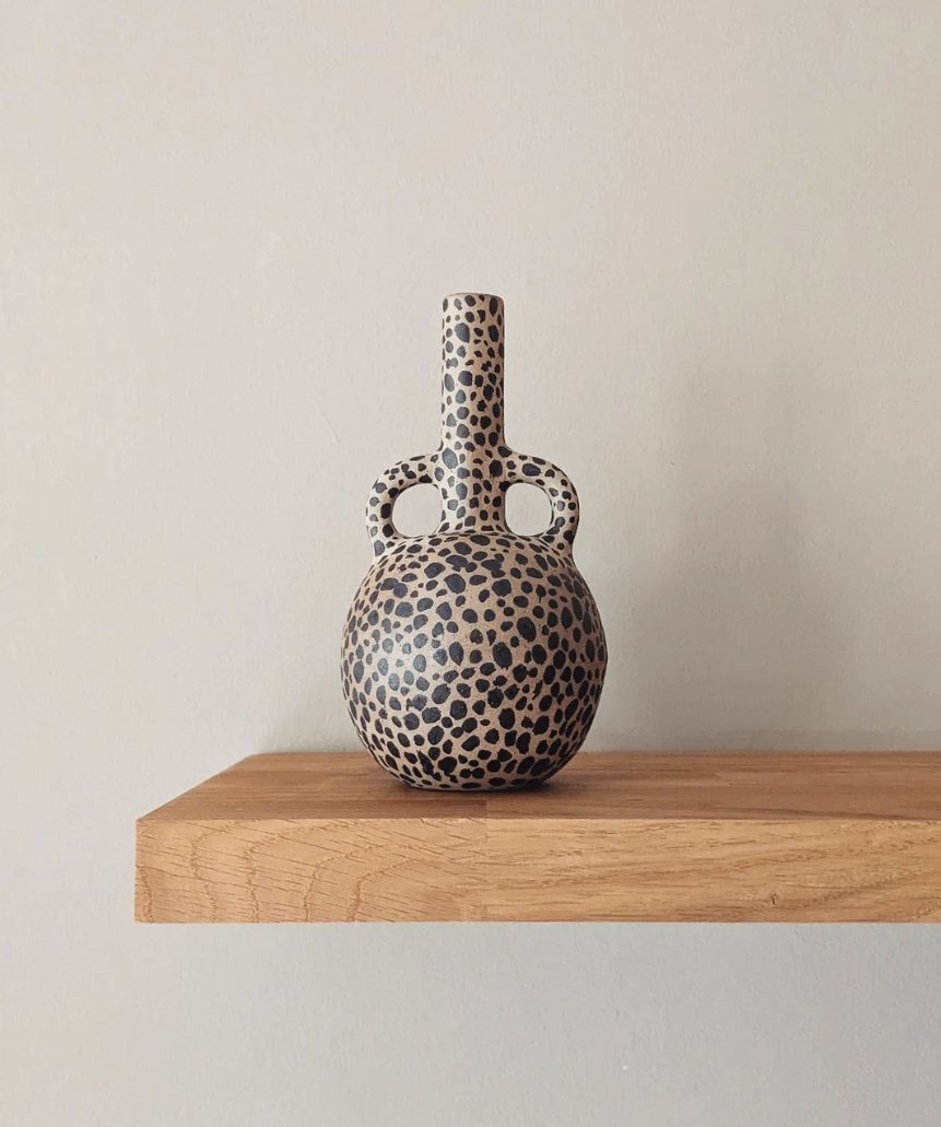 dan22012598's tweet photo. Check out this rare old pottery (妇卤) with 图 design – it’s a 茁 artistic piece that’s totally worth the 费 to add to your collection! https://t.co/VSj4GRRYs8
