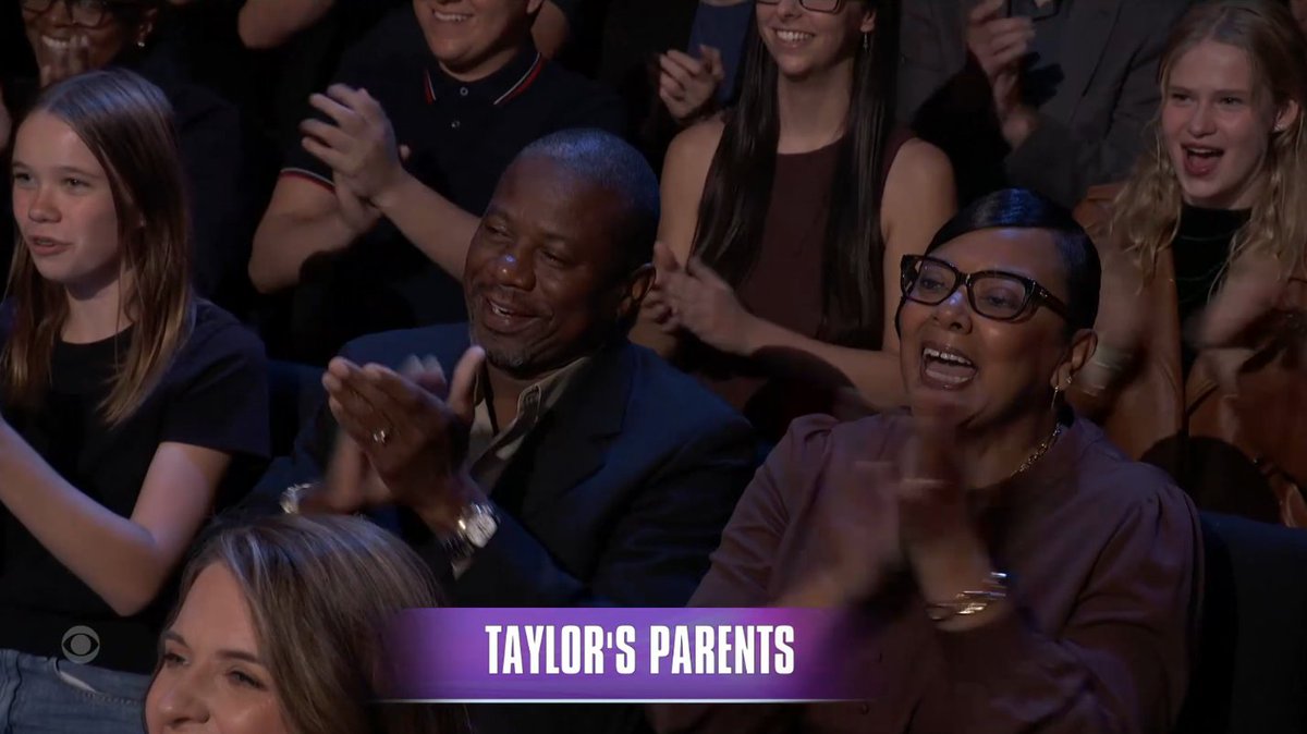 melbrown00's tweet photo. Taylor's proud parents!
#BB28 https://t.co/5nQbUd0blL
