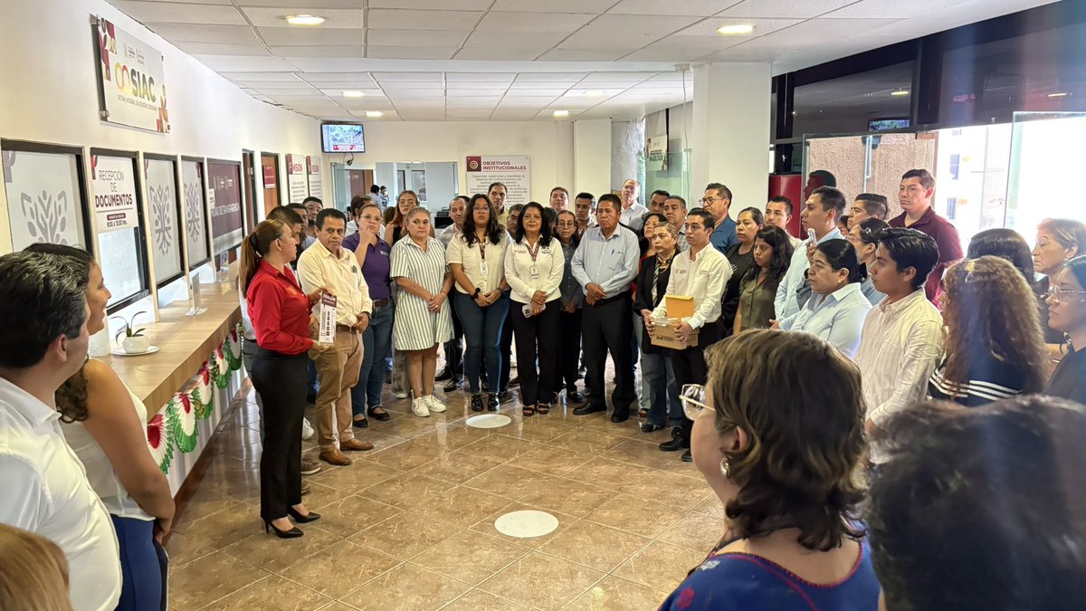 ContraloriaGro's tweet photo. ¡En #ContraloríaGro también escuchamos tu voz!

El Secretario de #ContraloríaGro, @FranciscoGSZ, encabezó la instalación del Buzón Digital de Contraloría Social en las oficinas de la dependencia, fortaleciendo este canal directo para que la ciudadanía pueda compartir quejas, https://t.co/YA2QqvfdJj