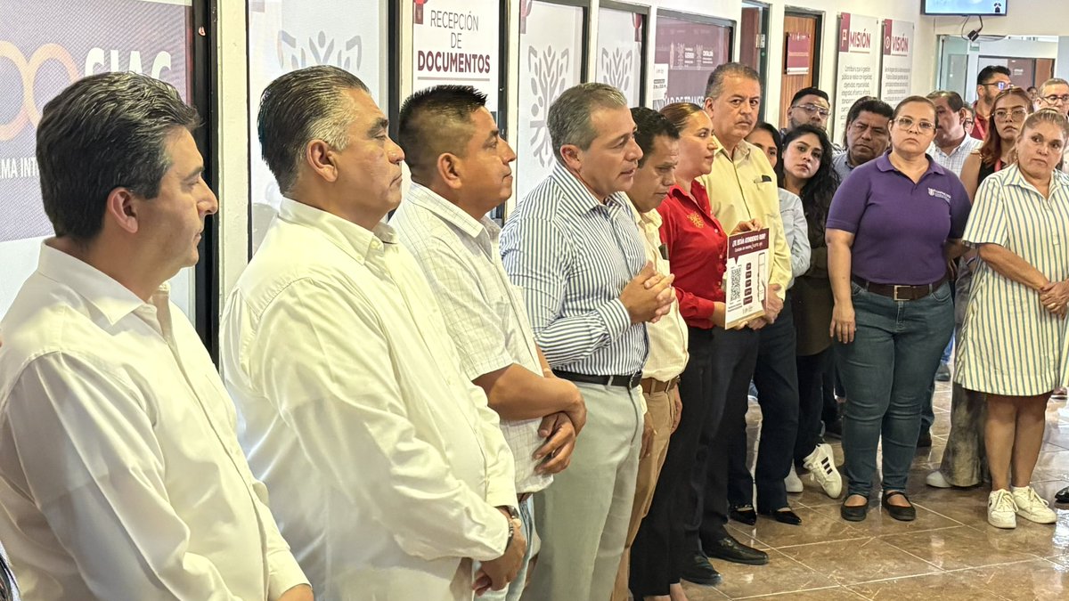 ContraloriaGro's tweet photo. ¡En #ContraloríaGro también escuchamos tu voz!

El Secretario de #ContraloríaGro, @FranciscoGSZ, encabezó la instalación del Buzón Digital de Contraloría Social en las oficinas de la dependencia, fortaleciendo este canal directo para que la ciudadanía pueda compartir quejas, https://t.co/YA2QqvfdJj