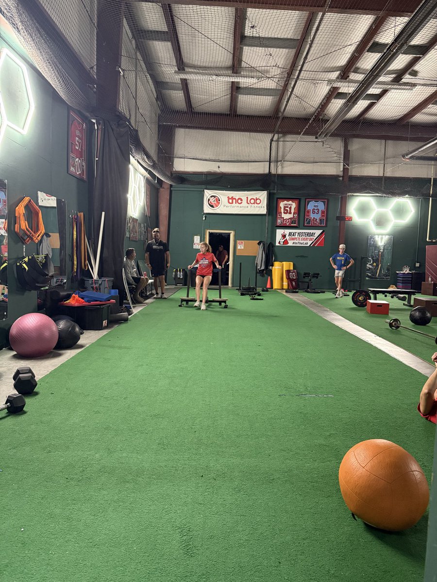 mchevier2030's tweet photo. What did you do today to get stronger for tomorrow? @RMackes #inthelab https://t.co/HEaSX8ieYP