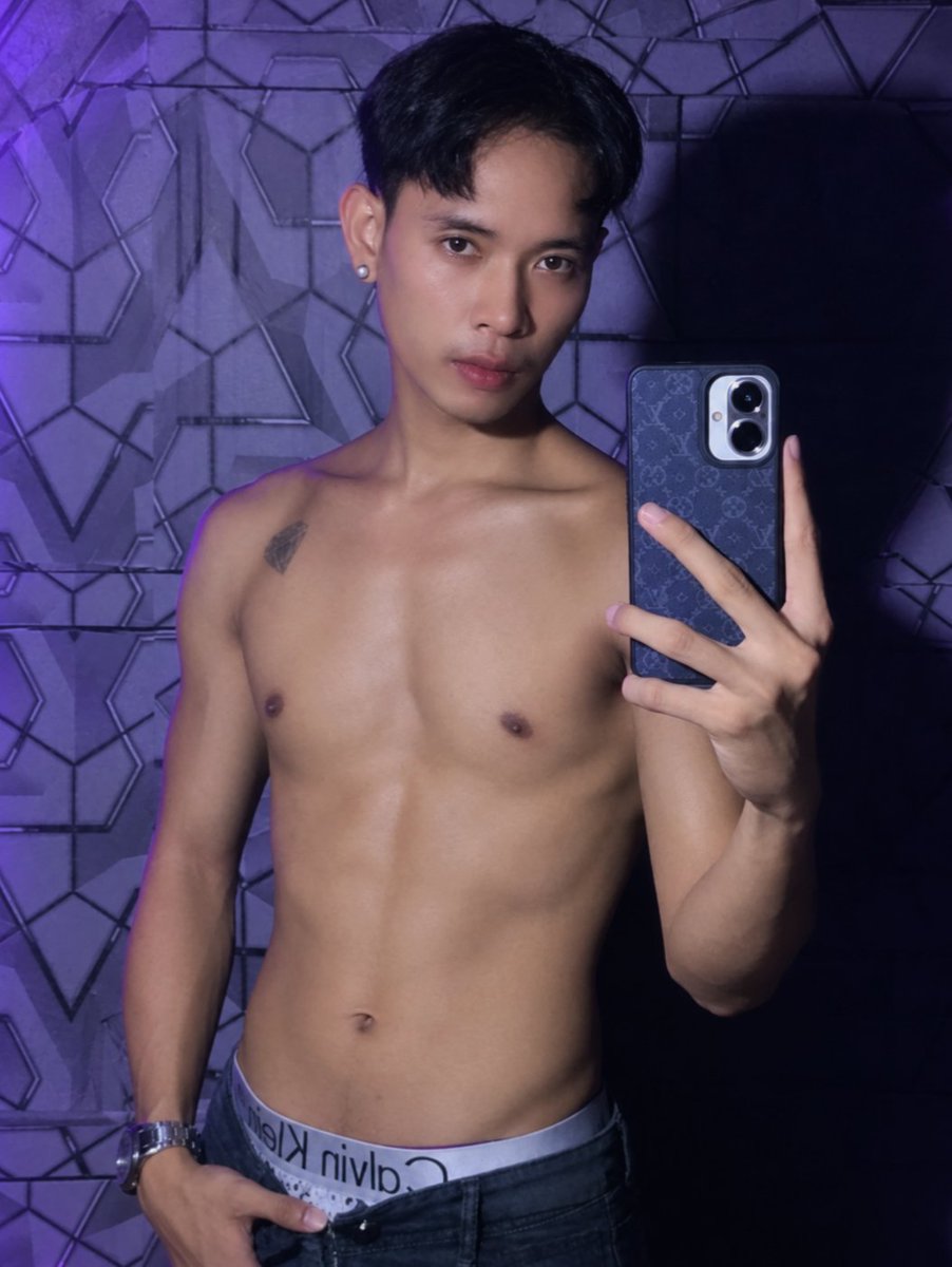 thithixo's tweet photo. មេះហាត់ប្រាណមួយពូ💪🏋️ https://t.co/aVqypZxRTy