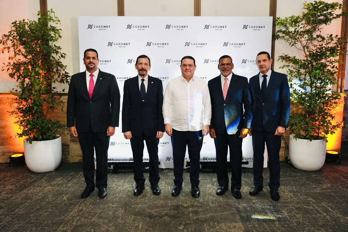 SanzLovaton's tweet photo. Gracias a @CardNETRD por la invitación a “El Relevo de un Legado”. Fue un gusto compartir con todo su equipo en una noche tan especial para esta empresa dominicana.

Felicidades a Luis Bencosme por la huella construida durante todos estos años y a Martín Cava por asumir esta nueva responsabilidad como presidente ejecutivo. Les deseo muchos éxitos en esta nueva etapa. ¡Vamos!