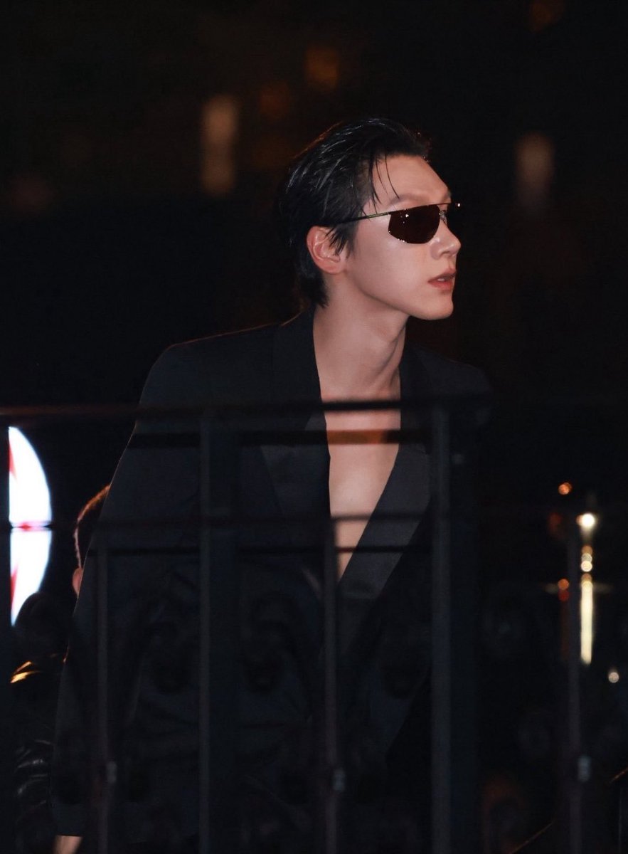 YPNT5's tweet photo. Sharp side profile, dangerous aura.

TEN AT SAINT LAURENT SUMMER27

#SaintLaurentxTEN 
#TENforYSLPFW27 https://t.co/6juuZOqI9f