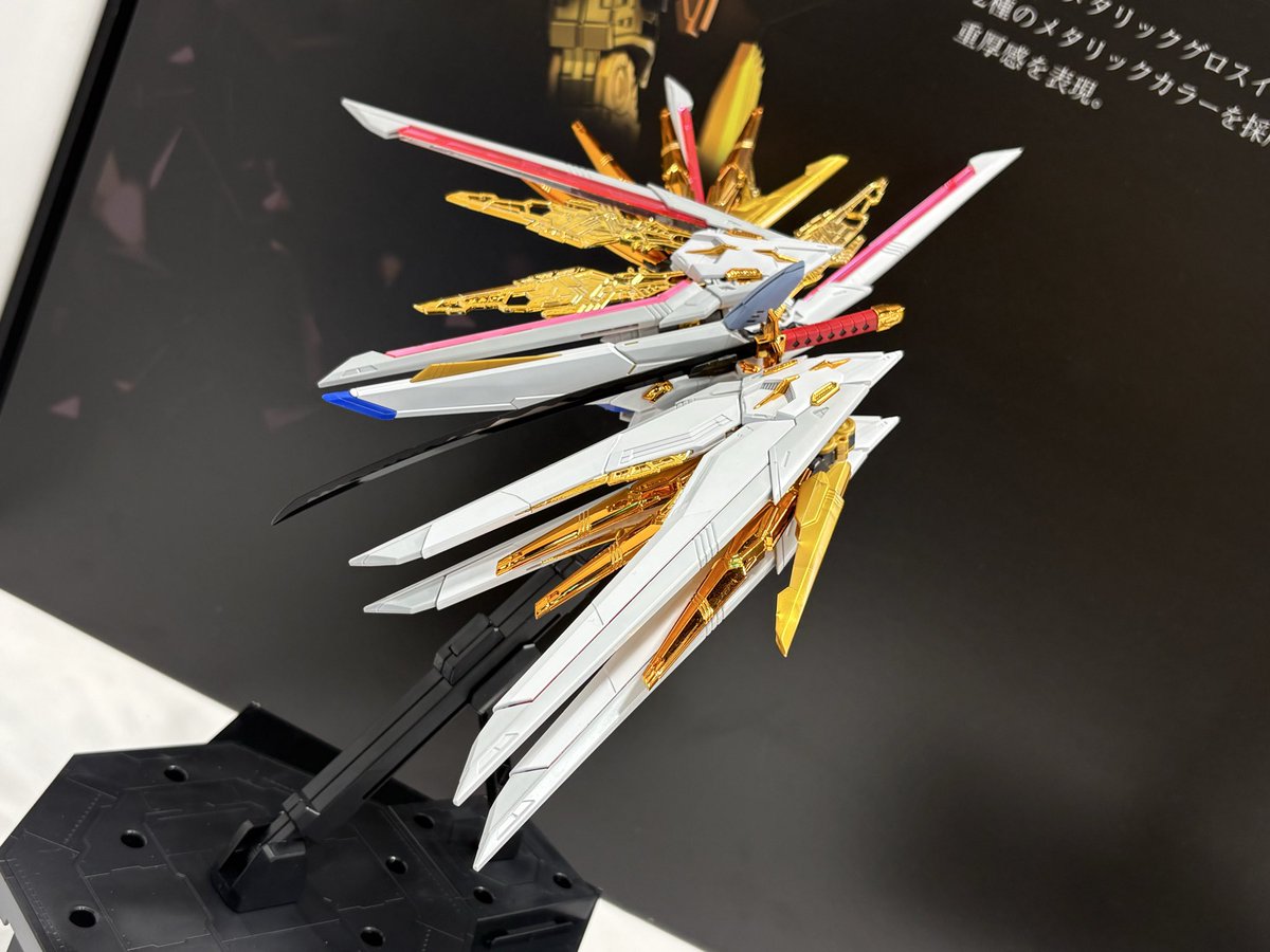 Hobby_JAPAN_Web's tweet photo. 「MGEX 1/100 マイティーストライクフリーダムガンダム」が会場にて初展示！【BANDAI SPIRITS／第63回全日本模型ホビーショー】

🔗https://t.co/gQZwTTibF1 https://t.co/RmmYXVLPs5