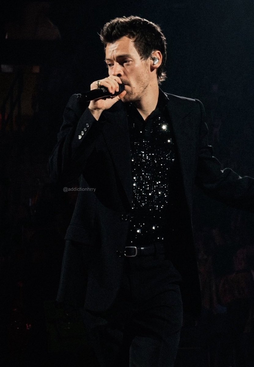 Matiashcdp's tweet photo. HARRY STYLES WHAT A MAN! https://t.co/WpgNPaPos6