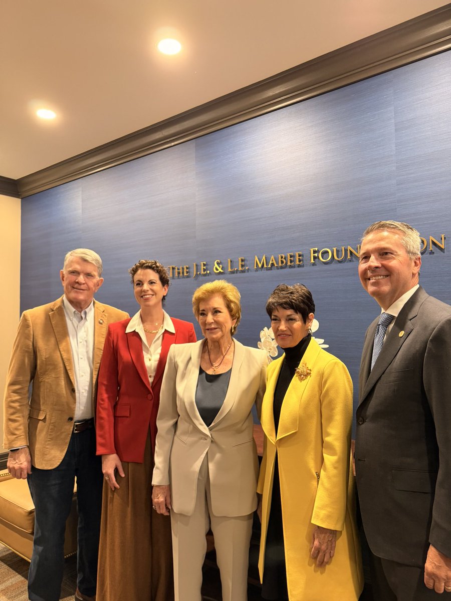 DonnaCampbellTX's tweet photo. Thank you to U.S. Secretary of Education @Linda_McMahon for inviting me to join her for an education roundtable this morning in Austin. 

I appreciated the opportunity to hear updates from the federal level and discuss the work underway in the Texas Senate Committee on Education to strengthen student outcomes, expand educational opportunity, and empower Texas families.

It was also great to be joined by House Public Education Committee Chairman @BradBuckleyDVM and State Representatives @Schoolcraft4TX and @EllenTroxclair for this important conversation.

Thank you, Secretary McMahon, for coming to Texas and taking the time to hear directly from Texas lawmakers about the work ahead! #txlege #education #schoolchoice
