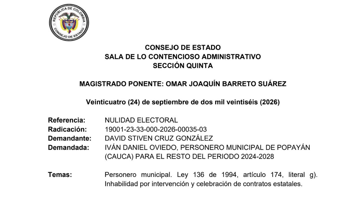 ColAboElectoral's tweet photo. Inhabilidades de Personeros, diferencia entre intervenir y celebrar contratos.

 En Sentencia de segunda instancia la Sección Quinta del Consejo de Estado además de negar la nulidad de la elección del Personero Municipal de Popayan-Cauca, precisó la diferencia entre intervención y celebración de contratos, pues una aplica de forma genérica es decir para cualquier entidad pública, mientras que el otro presupuesto opera de manera específica.

El asunto se tiene su origen producto de la renuncia el día 31 de diciembre del 2025 de la Señora Lina María Reyes al cargo de Personera Municipal de Popayan periodo 2024-2028, para. En razón a la vacancia absoluta del cargo, el Concejo Municipal de Popayan decidió hacer uso de la lista de elegibles del concurso de méritos con el cual había resultado elegida la Señora Reyes y acto seguido realizo el llamado, al Señor Iván Daniel Oviedo quien obtuvo el segundo puesto en dicha lista, tomando posesión del cargo el día 13 de enero del 2026. 

 La demanda de nulidad electoral señaló que el Señor Oviedo había celebrado un contrato de prestación de servicios profesionales con la Personería Municipal de Popayan el día 07 de enero del 2025, que el mismo fue objeto de prorrogas y modificaciones y en virtud a ello, se configuraba la inhabilidad señalada en el literal G del artículo 174 de la Ley 136 de 1994 la cual señala “Durante el año anterior a su elección, haya intervenido en la celebración de contratos con entidades públicas en interés propio o en el de terceros o haya celebrado por sí o por interpuesta persona contrato de cualquier naturaleza con entidades u organismos del sector central o descentralizado de cualquier nivel administrativo que deba ejecutarse o cumplirse en el respectivo municipio”  

Continúa en el hilo...
Acceso a la providencia: https://t.co/Kznmr4Ri2x